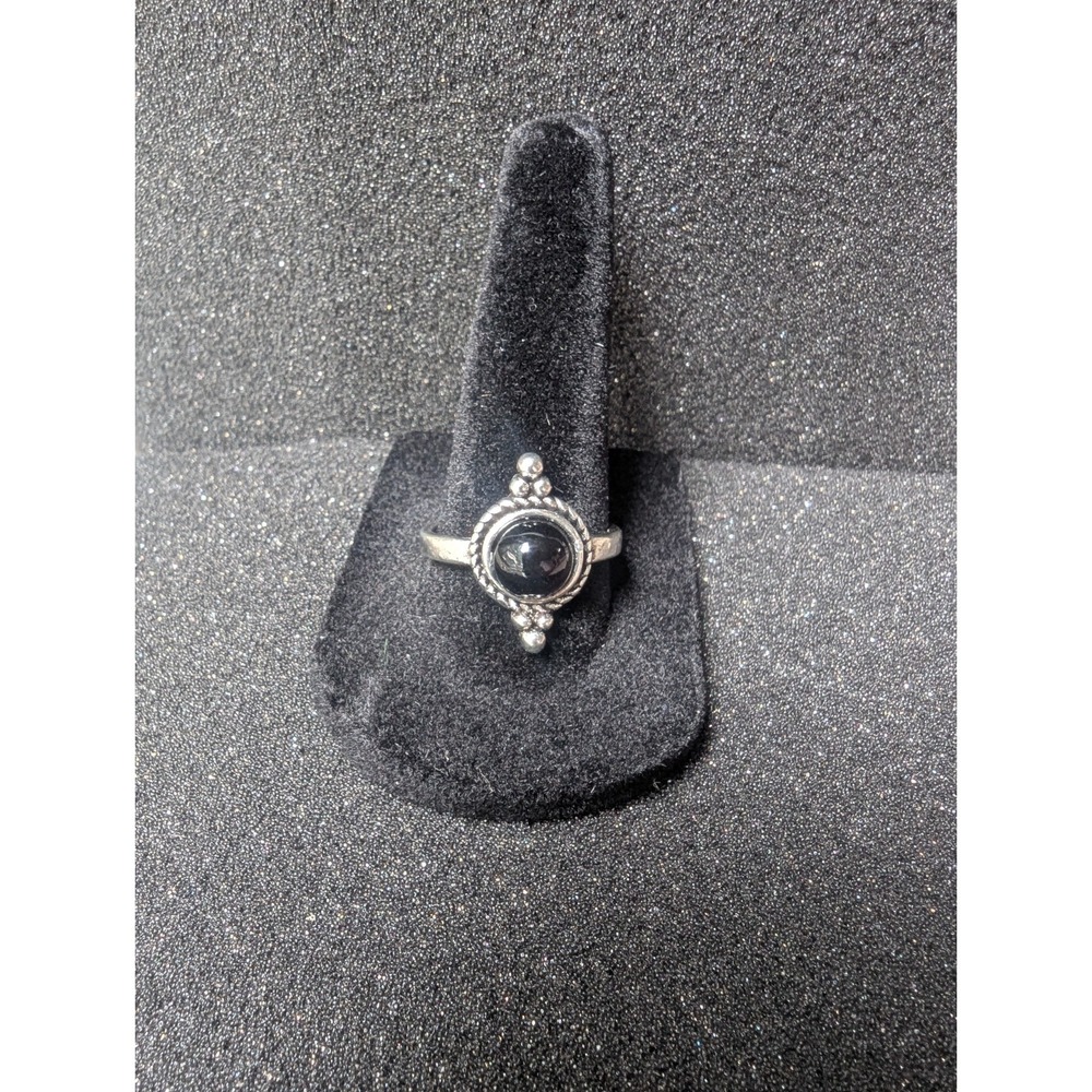 Silver Toned Ring With Black Round Stone Surrounded By Frame -‎ Size 9